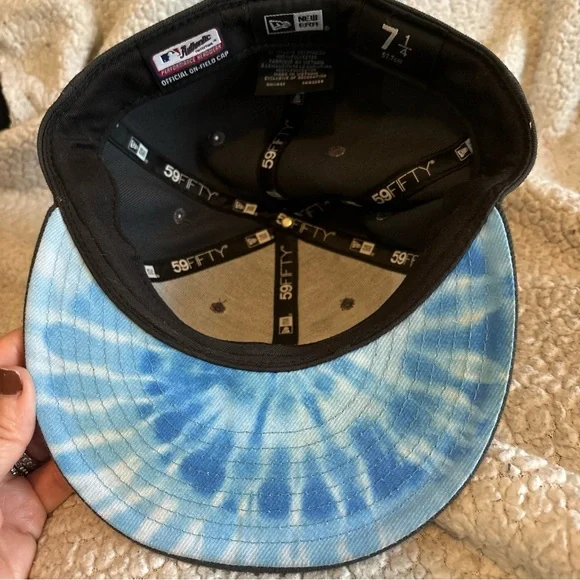 Boston Red Sox Hat - Picture 2 of 5